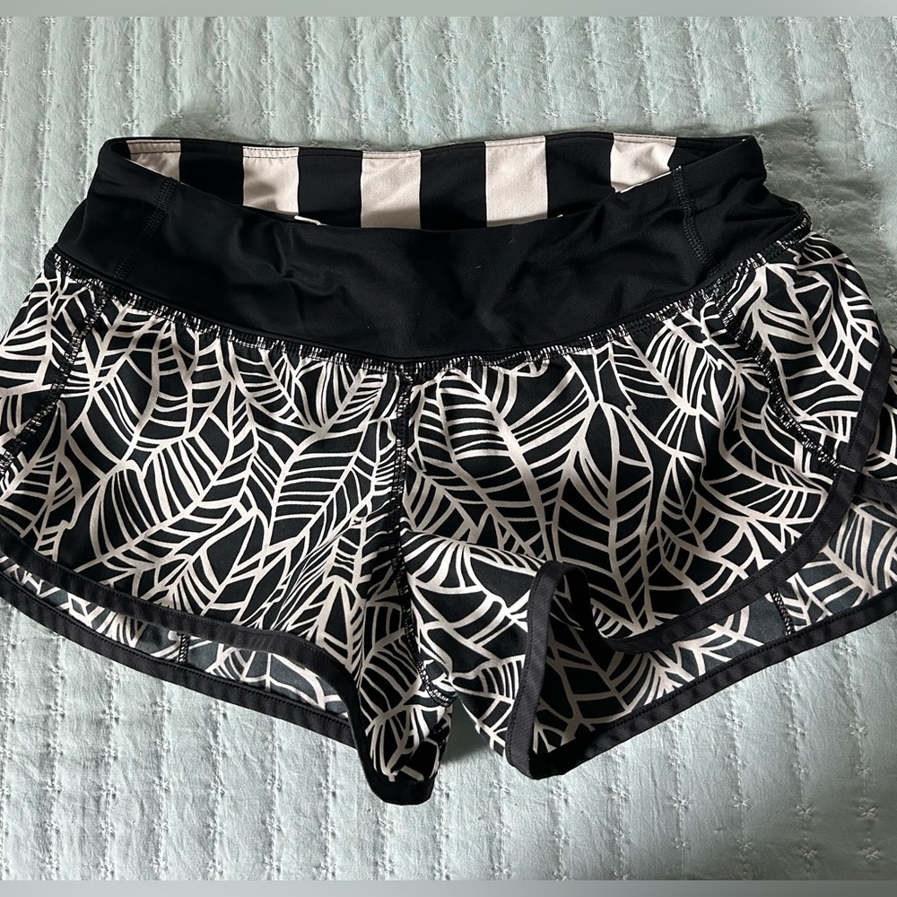 LuLuLemon Speed Up Shorts, Size 4